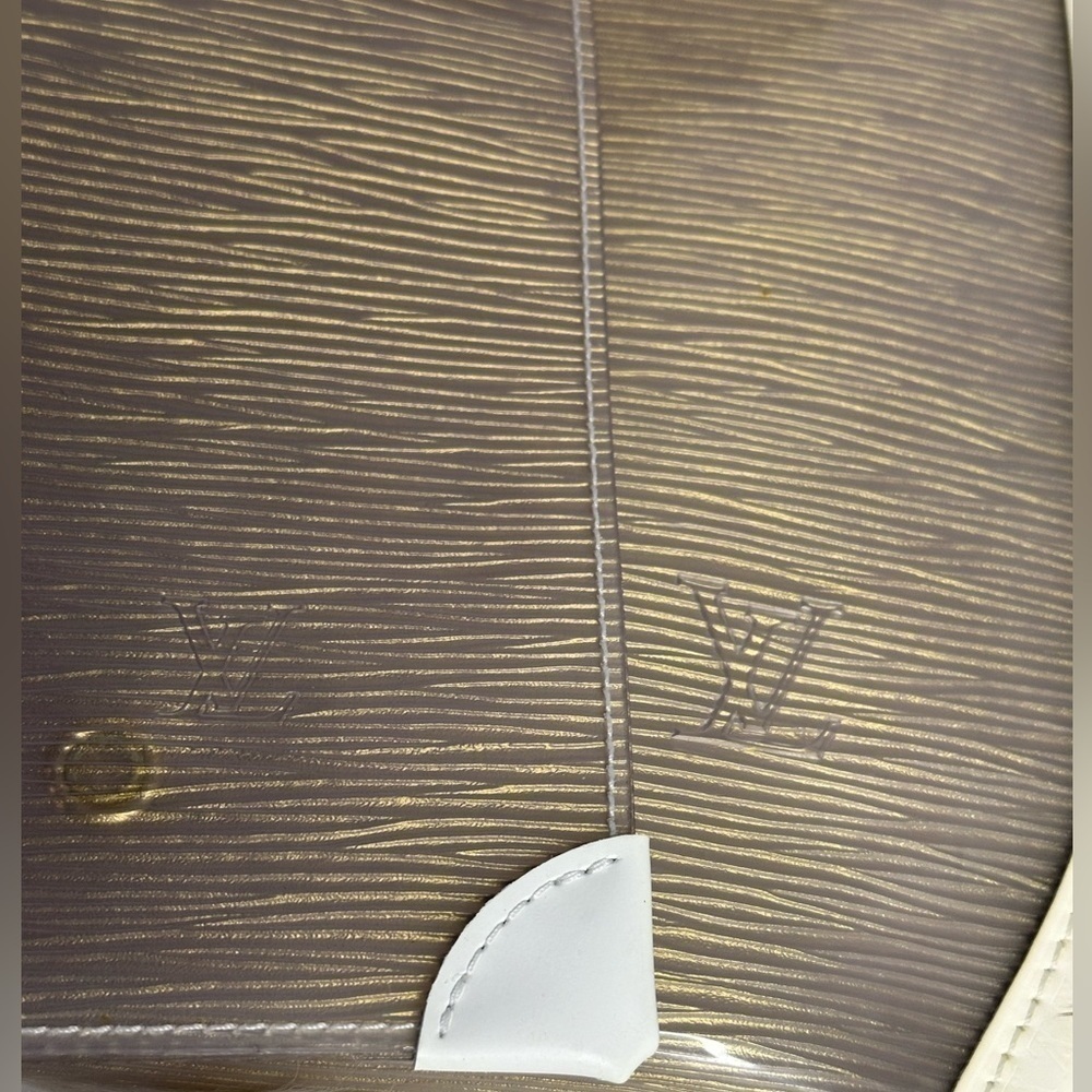 LOUIS VUITTON epi plage vinyl shoulder bag in clear white - Picture 10 of 16